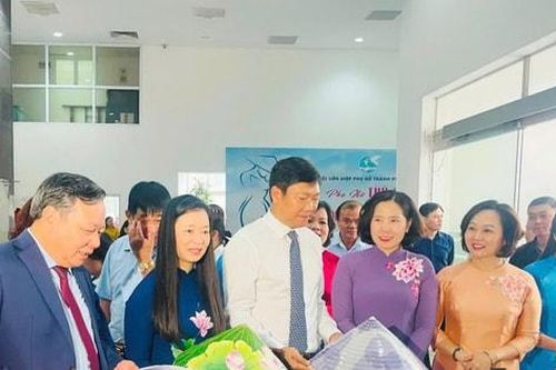 Nâng cao quyền năng của phụ nữ trong giảm nghèoBài 3: Người giữ lửa đam mê, tạo sinh kế bền vững với nón lá làng Chuông