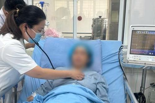 Cứu người phụ nữ bị đuối nước mặn, thoát cửa tử