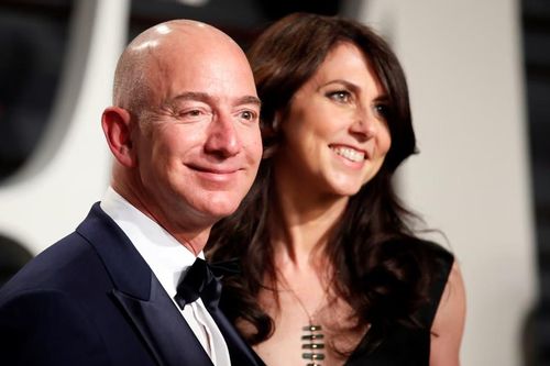 Vợ cũ tỷ phú Jeff Bezos quyên góp 7,2 tỷ USD cho từ thiện
