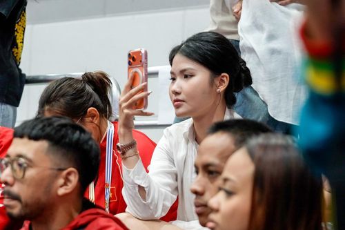 Vợ Đào Hồng Sơn thẫn thờ trước thất bại của chồng