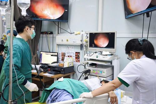 Gánh hậu quả vì sở thích ăn rau sống và đồ tái