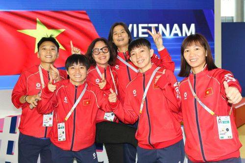 Futsal nữ Việt Nam thắng Indonesia 3-1