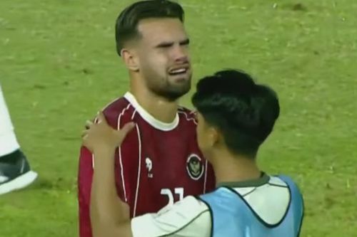 Cầu thủ U22 Indonesia khóc nức nở