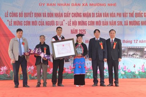 Đón nhận Di sản văn hóa phi vật thể quốc gia 'Lễ mừng cơm mới của người Si La'