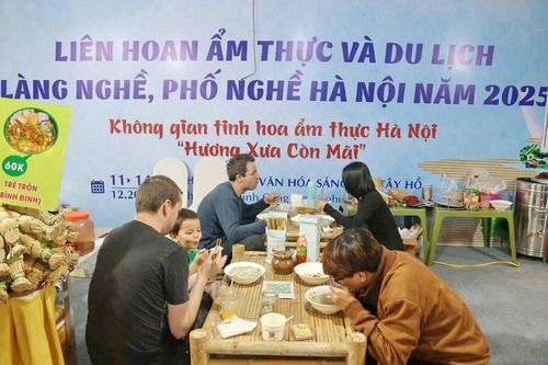 Trải nghiệm tinh hoa ẩm thực Hà thành tại phố đi bộ Trịnh Công Sơn