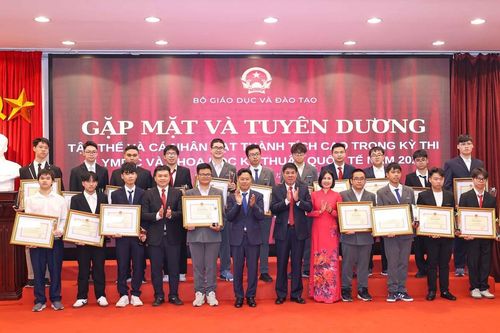 Bộ Giáo dục và Đào tạo gặp mặt, tuyên dương học sinh Olympic và KHKT quốc tế năm 2025