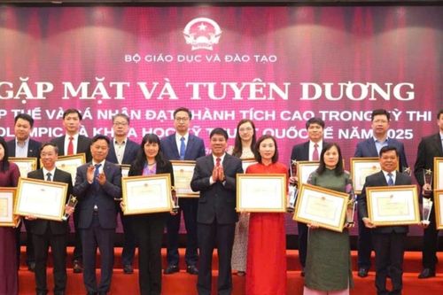 Tuyên dương học sinh đạt thành tích cao trong kỳ thi Olympic và Khoa học, kỹ thuật quốc tế năm 2025