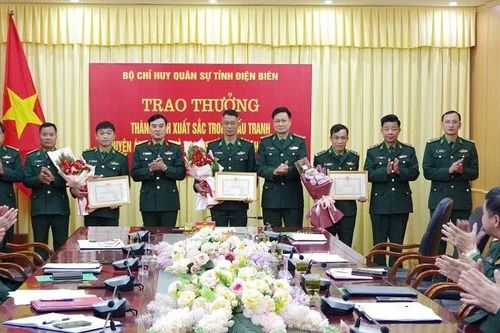 Điện Biên khen thưởng 3 tập thể, 5 cá nhân xuất sắc phá thành công hai chuyên án lớn về ma túy