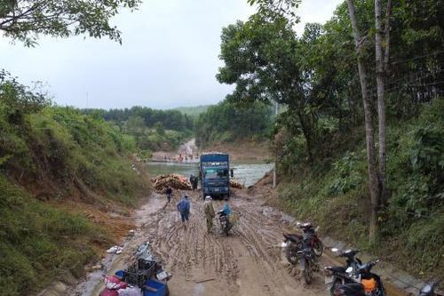 Đề xuất sửa chữa khẩn cấp tuyến ĐT615B bị hư hỏng, chia cắt sau mưa lũ