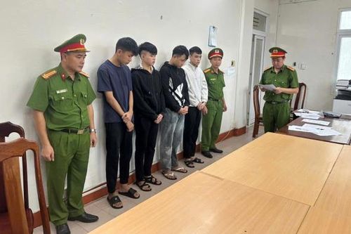 Khởi tố nhóm thanh thiếu niên càn quấy