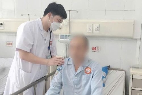Uống rượu mỗi ngày, người đàn ông phải thay huyết tương, lọc máu