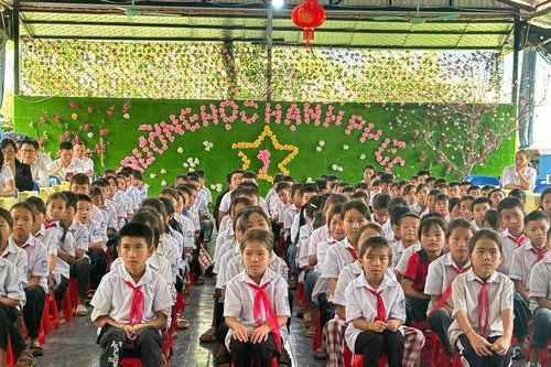 Giáo dục và an sinh tạo nền tảng thoát nghèo bền vững ở Si Pa Phìn