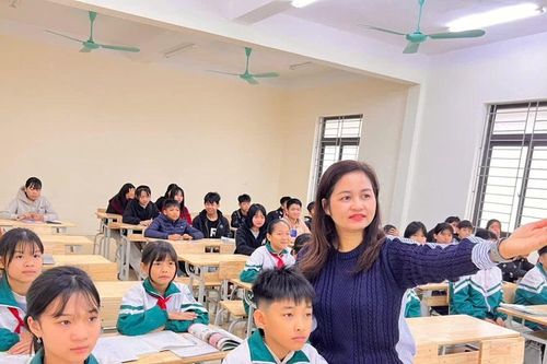 Cô giáo người Mường truyền cảm hứng cho học sinh yêu thích tiếng Anh