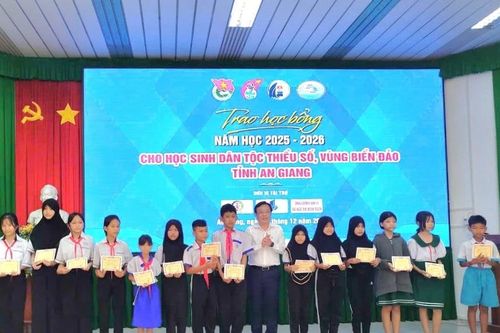 Tiếp sức 150 học sinh DTTS và học sinh vùng biển đảo ở An Giang