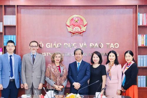 Xúc tiến ký kết hợp tác với Vương quốc Tây Ban Nha về giáo dục