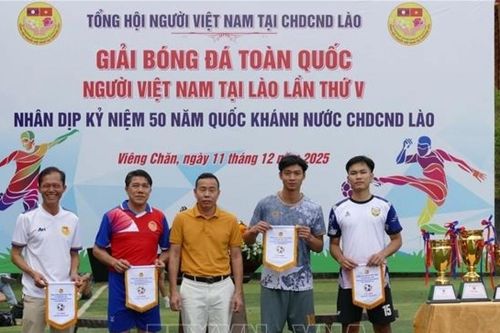 Ngày hội bóng đá của cộng đồng người Việt tại Lào