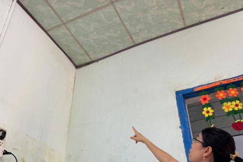 Trường mới xây ì ạch, hàng trăm trẻ phải học trong cơ sở xuống cấp