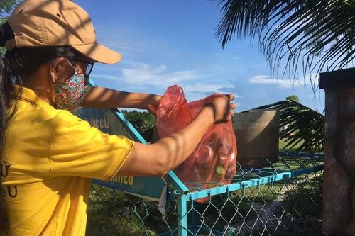 Từ lon nhựa tới heo giống: Mô hình 'vàng hóa rác thải' ở Thăng An
