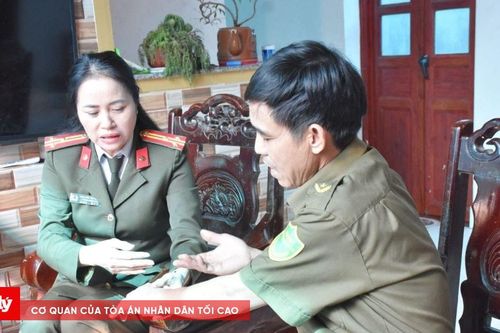 Cán bộ an ninh cơ sở bị chém vào tay khi ngăn chặn đối tượng quá khích