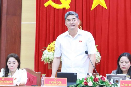 Thứ trưởng Bộ Dân tộc và Tôn giáo Y Vinh Tơr tiếp xúc cử tri tại Đắk Lắk