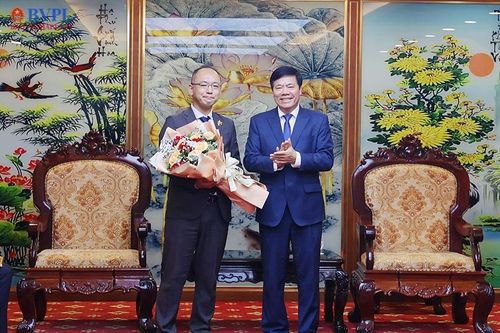 Lãnh đạo VKSND tối cao trao Kỷ niệm chương 'Vì sự nghiệp Kiểm sát' cho Cố vấn trưởng Dự án JICA Chinone Koichi