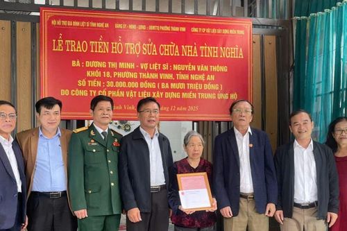 Hội Hỗ trợ gia đình liệt sĩ tỉnh Nghệ An trao 100 triệu đồng sửa chữa nhà tình nghĩa và nâng cấp đài tưởng niệm liệt sĩ