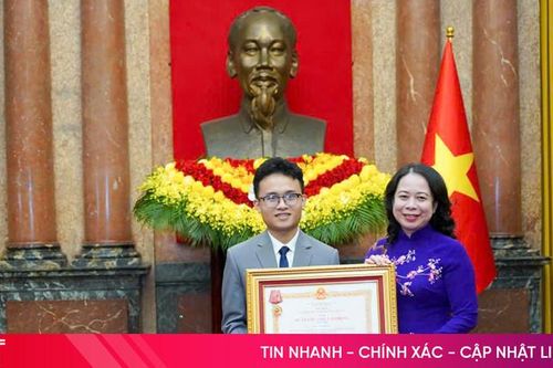 Chàng trai vàng Olympic Toán quốc tế của Hà Tĩnh nhận Huân chương Lao động hạng Nhì