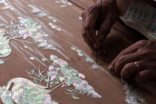 Chuôn Ngọ và hành trình hồi sinh nghề khảm trai truyền thống