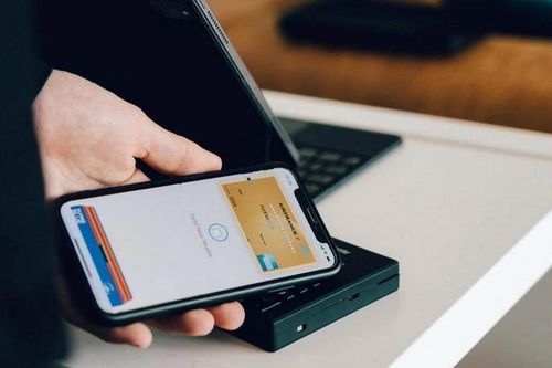 Thụy Sĩ điều tra dịch vụ thanh toán di động của Apple