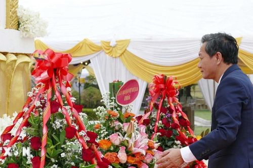 Cộng đồng người Việt tại Lào tưởng nhớ Chủ tịch Kaysone Phomvihane