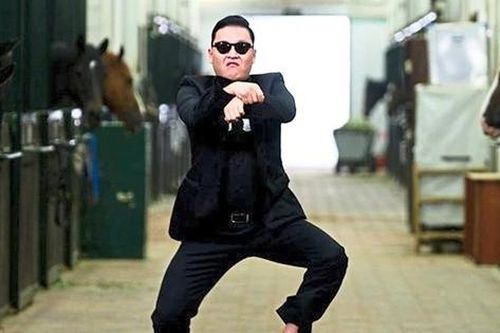 'Ông hoàng điệu nhảy ngựa' bị cảnh sát đột kích khám xét công ty