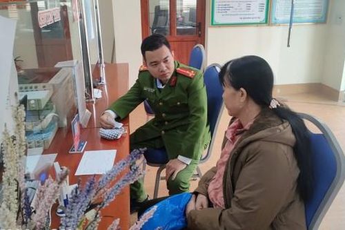 Người phụ nữ suýt mất tiền vì chiêu trò 'giải ngân'