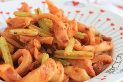 Mực xào cay kiểu Hàn thơm giòn, ăn mãi không chán