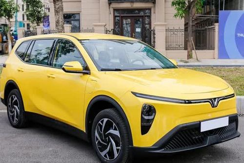Top 10 ôtô bán chạy nhất tại Việt Nam tháng 11/2025: VinFast Limo Green thống trị