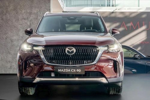 Cận cảnh bộ đôi 'xe sang' vừa được Mazda đưa tới Việt Nam, có động cơ hybrid cắm sạc