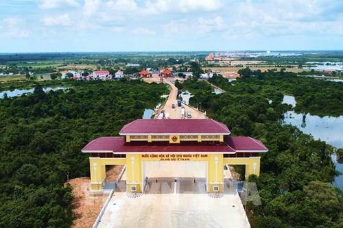 Khai thác lợi thế kinh tế cửa khẩu, tạo sức bật tăng trưởng trong giai đoạn mới