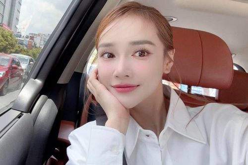 Chiếc xe sang của Nhã Phương