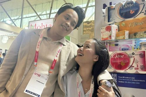 Chiếc đồng hồ hơn 150 triệu của chồng á hậu Hương Ly