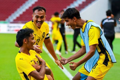 CĐV Indonesia phản ứng mạnh mẽ khi Malaysia đi tiếp