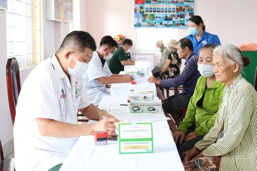 Bộ đội Biên phòng tỉnh An Giang khám bệnh, cấp phát thuốc miễn phí tại xã Kiên Lương