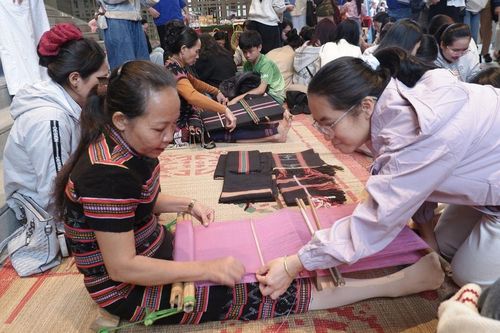 Tái tạo không gian làng nghề gắn với thị trường khách du lịch