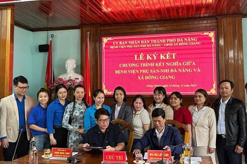 Bệnh viện Phụ sản - Nhi Đà Nẵng kết nghĩa với xã Đông Giang