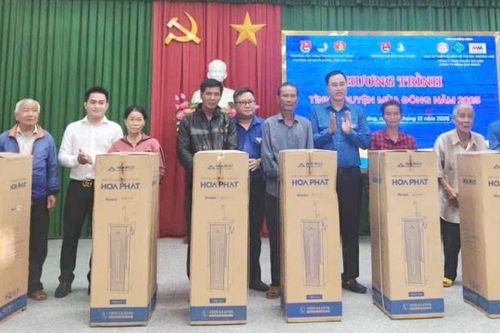 Trao 400 suất quà hỗ trợ người dân Gia Lai khắc phục hậu quả mưa lũ