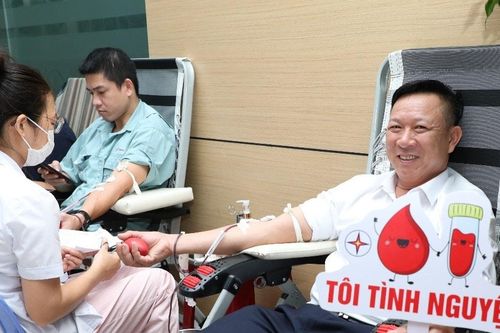 Công ty Cổ phần Thủy điện A Vương hưởng ứng Tuần lễ hồng EVN lần thứ 11
