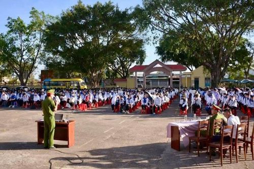 Trang bị kỹ năng phòng-chống ma túy cho gần 800 học sinh Trường THPT Pleiku
