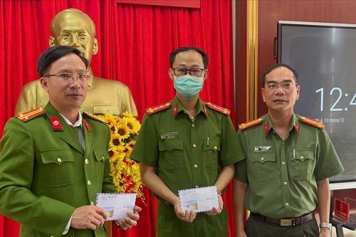 Lãnh đạo Công an tỉnh Gia Lai thăm cán bộ bị thương khi khống chế đối tượng nghi ngáo đá