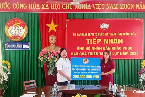 Ủy ban MTTQ Việt Nam tỉnh tiếp nhận 700 triệu đồng các doanh nghiệp ủng hộ người dân vùng lũ