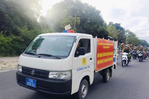 Công an xã Cam Lâm ra quân bảo đảm an ninh trật tự Tết Nguyên đán Bính Ngọ 2026