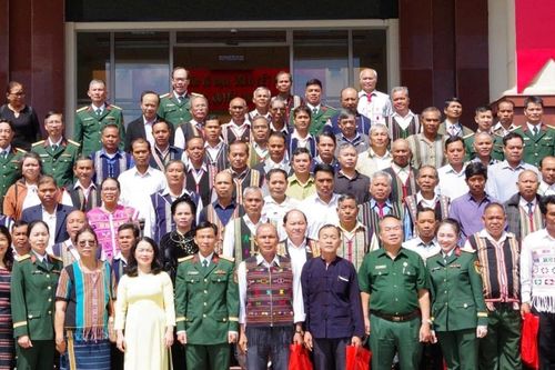 Trang bị kiến thức dân tộc cho cán bộ, chiến sĩ