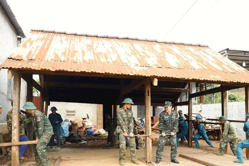 Chung tay dựng xây mái ấm nghĩa tình quân - dân